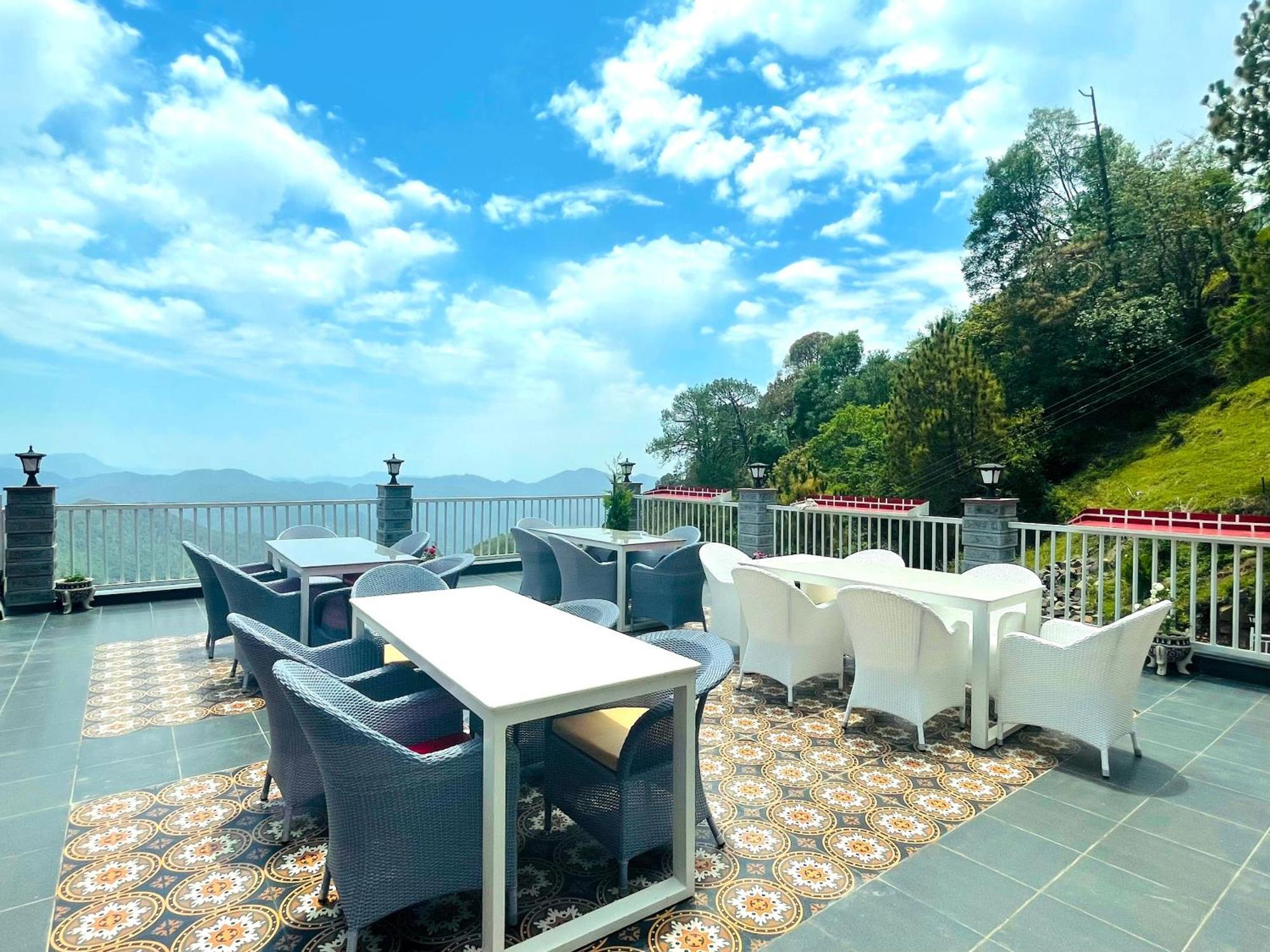 Hotel Wood Stock Luxury - A Boutique Property - Penthouse - Open Air Restaurant & Terrace Kasauli Extérieur photo